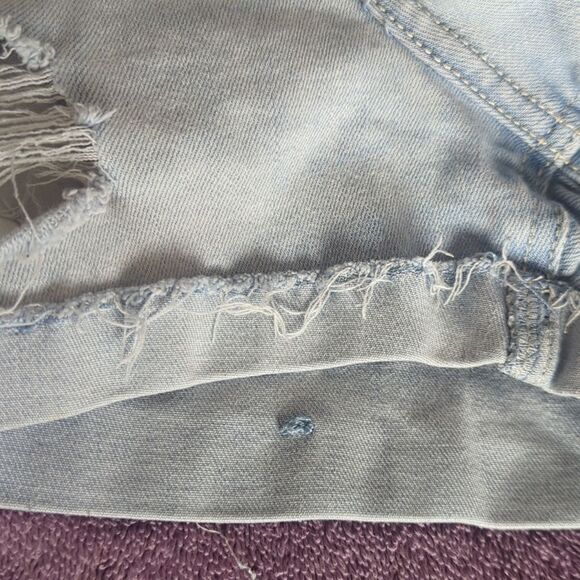 For Kitty Rescue! Hollister Curvy High-Rise Short 3" Distressed & Ripped - Picture 8 of 11